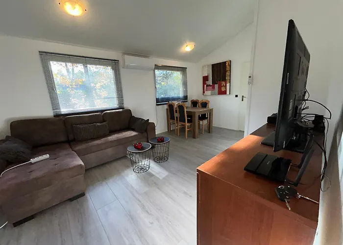 Bungalow104 Keybox Starlink Wifi Tv Heater Airco Woods Pittoresque Town Lidl Restaurant P Дом отдыха *